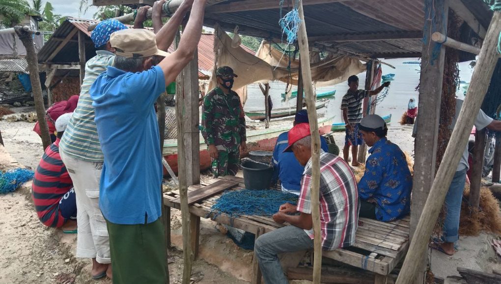 Babinsa Koramil Mawasangka Sosialisasi Vaksinasi Nasional