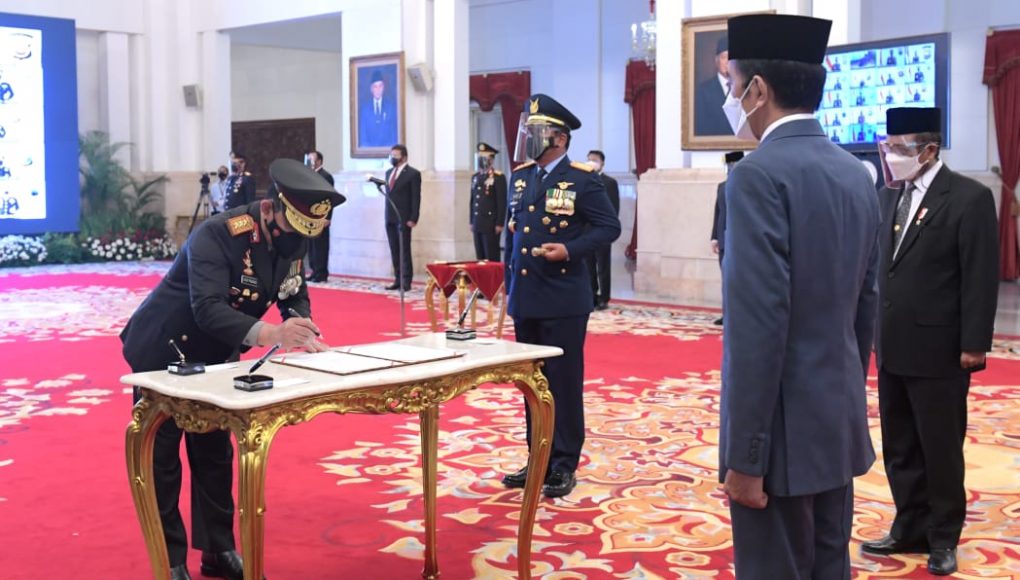 Panji Polri Tribrata Resmi Diserahkan ke Jendral Listyo Sigit
