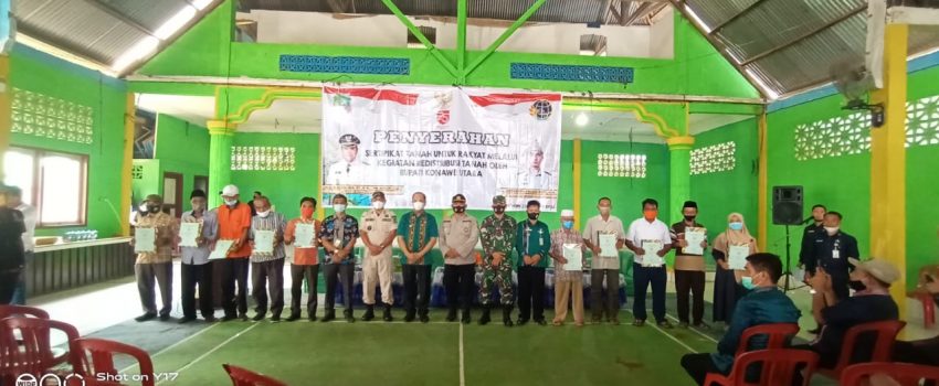 Ruksamin Serahkan 510 Sertifikat Tanah ke Masyarakat Wawolesea dan Lembo