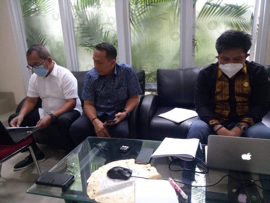 Kadis Kominfo Sultra, Ridwan Badallah beserta tim penggagas mengikuti rangkaian kegaiatan secara virtual disalah satu hotel di Jakarta