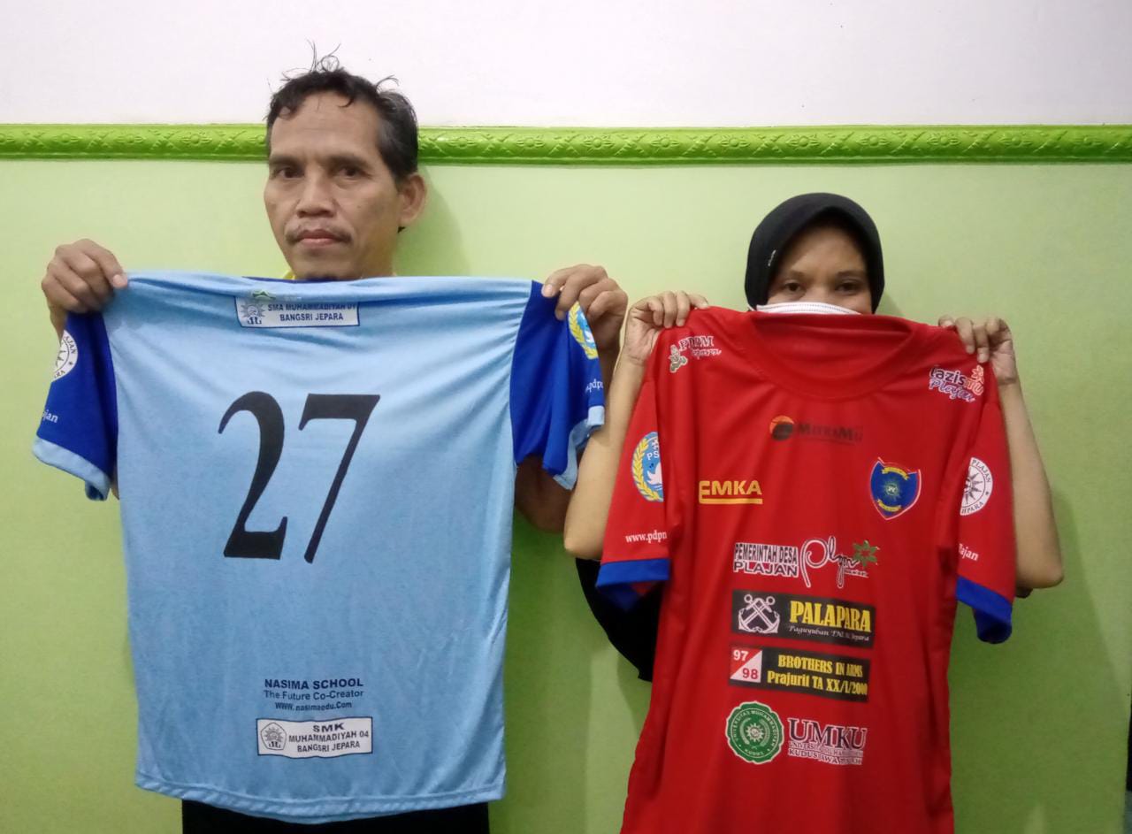 Acara penyerahan Jersey dar Emka ke PS HW Plajan