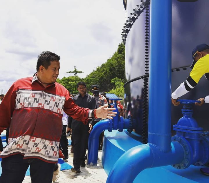Bupati Muna, LM Rusman Emba meninjau sekaligus meresmikan SPAM di Kontunaga