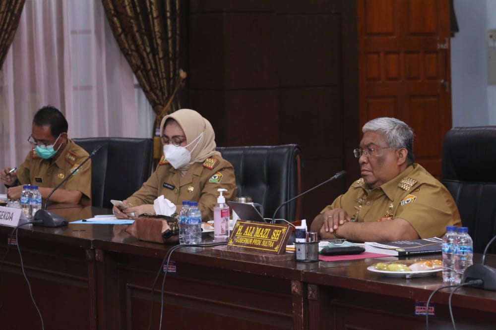 Gubernur Sultra, H. Ali Mazi, SH., saat mengikuti Rapat Pengembangan dan Peningkatan Penggunaan Aspal Buton