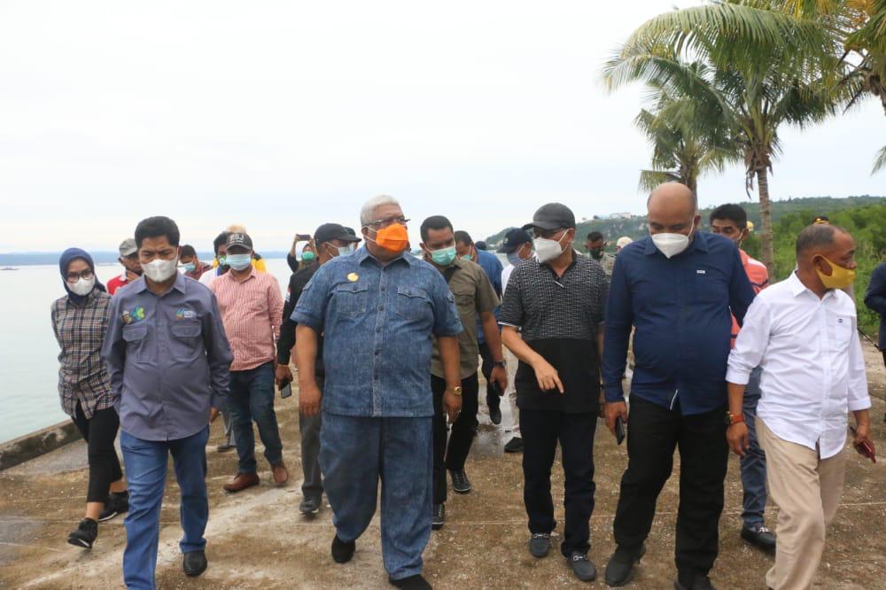 Gubernur  Sultra saat meninjau PPI Bunabungi. Foto: Ewit Kominfo