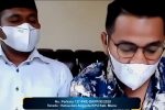 Muh. Rahman dan Ficky Mubarak Natsir sebagai pengadu saat membacakan aduan di sidang DKPP RI