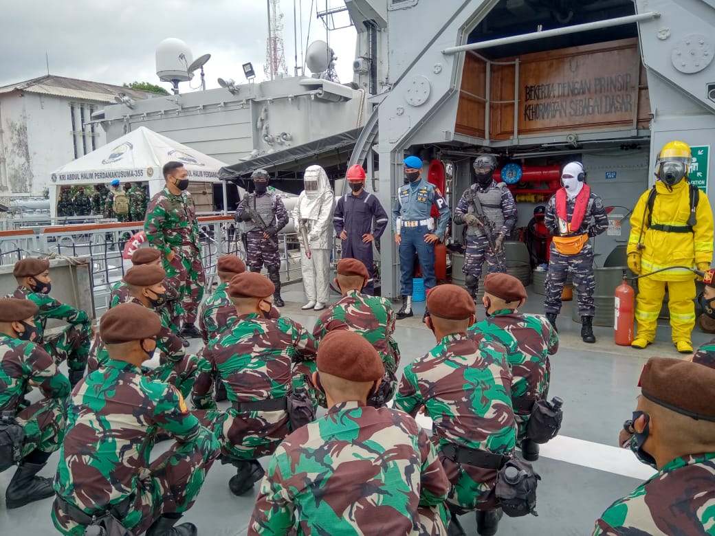 Kunjungan taruna AAL di KRI Nala koarmada II