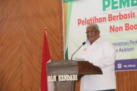 Gubernur Sulawesi Tenggara, Ali Mazi, SH saat menyampaikan sambutan
