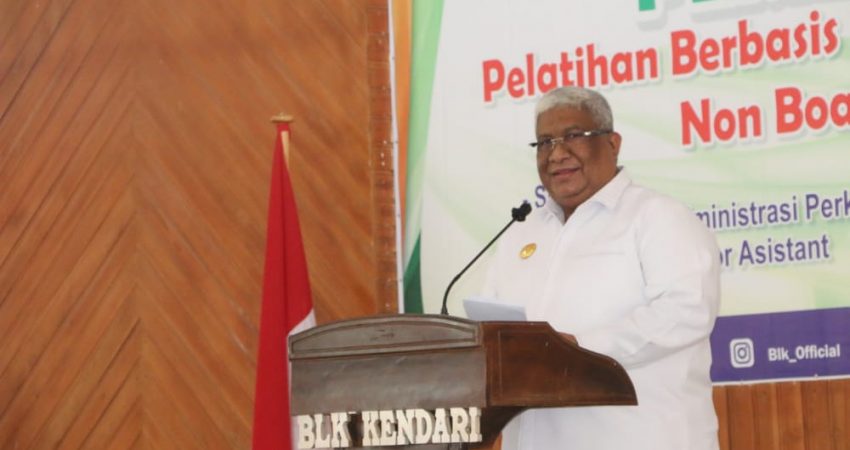 Gubernur Sulawesi Tenggara, Ali Mazi, SH saat menyampaikan sambutan