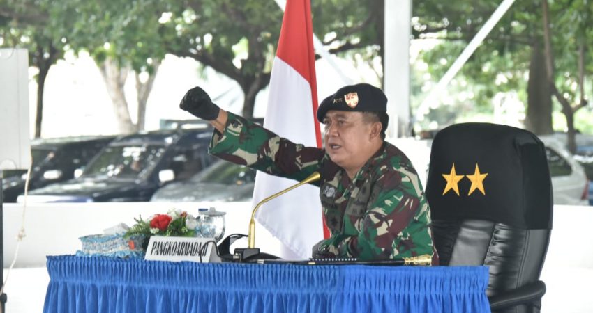 Pangkoarmada II memberikan pembekalan kepada satgas MTF