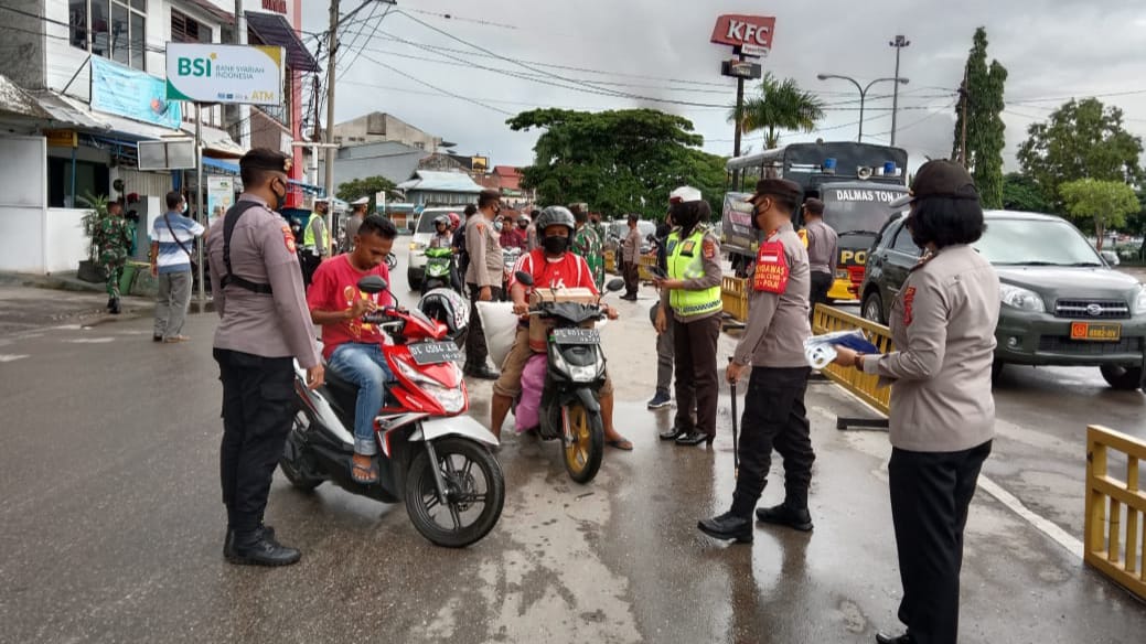 Polres Baubau lakukan imbauan prokes bagi masyarakat sekitar