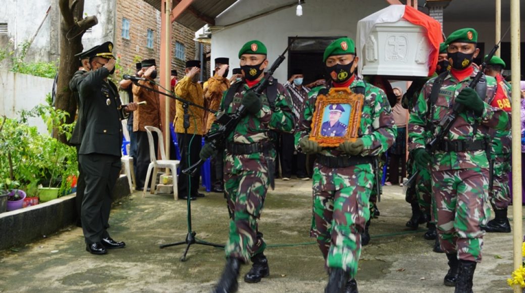 Dandim Jepara Pimpin Upacara Pemakaman Mantan Kasdim 0719/Jepara