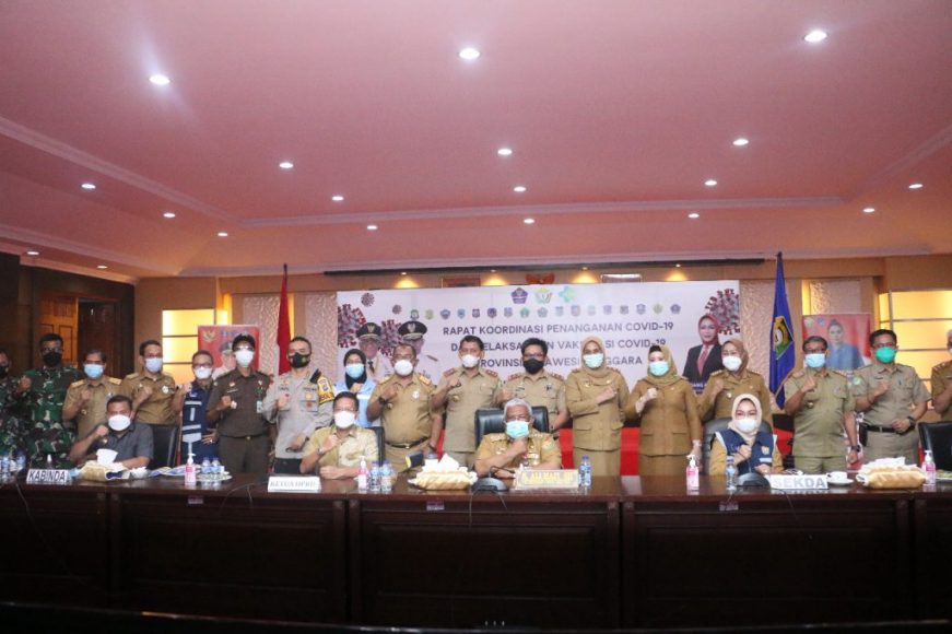 Foto bersama Gubernur Sulawesi Tenggara dengan seluruh tamu undangan. Foto: Ewit/Kominfo