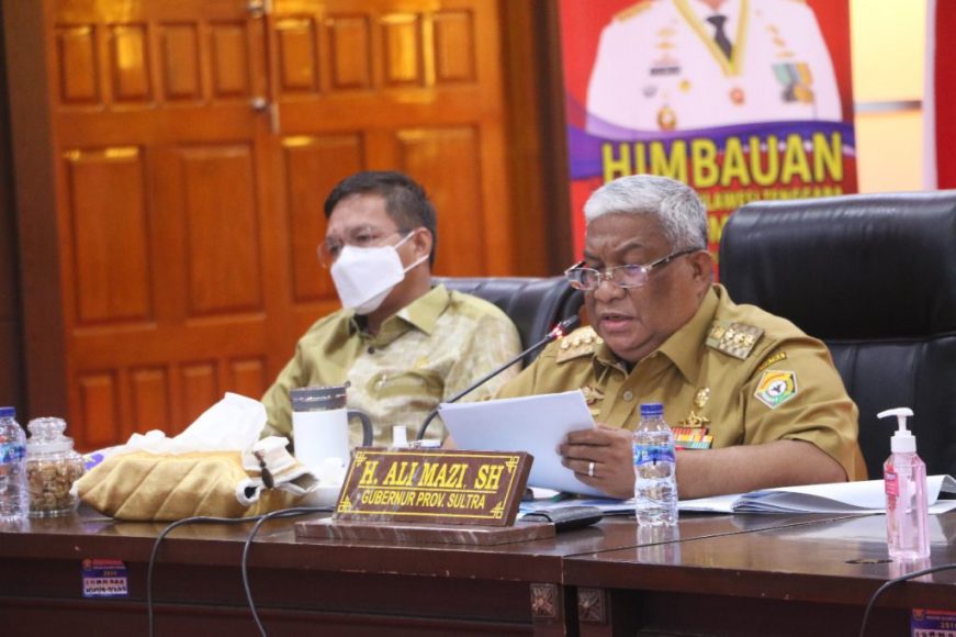 Gubernur Sulawesi Tenggara, Ali Mazi saat memimpin Rakor