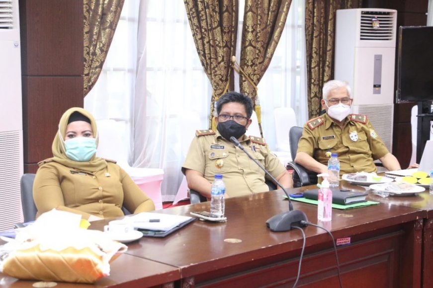 Terlihat Kadis Dikbud Sultra dan Kadis Kominfo Sultra, turut menghadiri Rakor. Foto: Ewit/Kominfo
