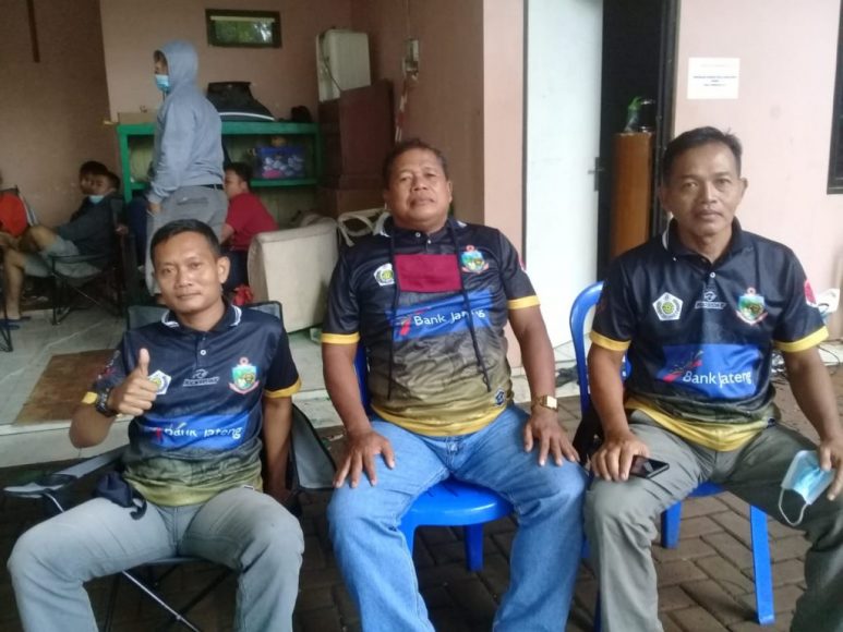 Rifa'i ( tengah) pelatih senior asal Jepara