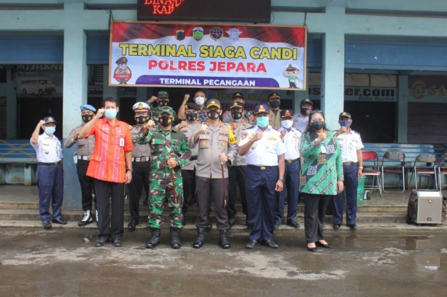 Dandim Jepara dan Kapolres Jepara saat peluncuran terminal siaga candi