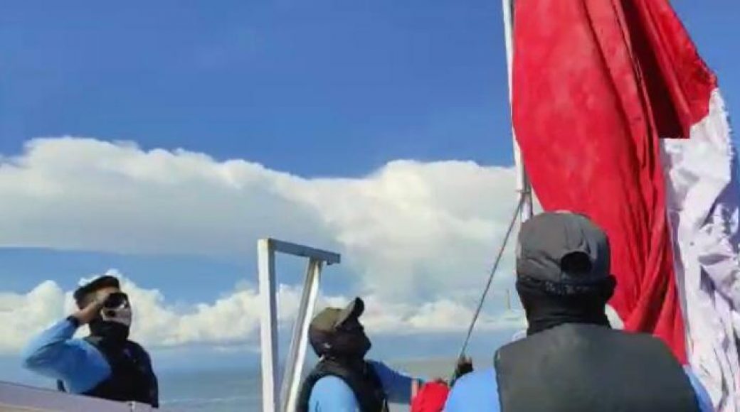 Tim Kopaska Satgas Ambalat Laksanakan Patroli dan Perawatan Suar Karang Unarang