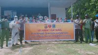 Foto bersama Kapolsek Watopute dan unsur desa Labaha