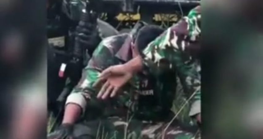 Prajurit TNI saat kontak senjata dengan KKSB Papua