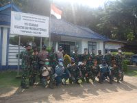 Pangkoarmada II berfoto bersama di poskamladu
