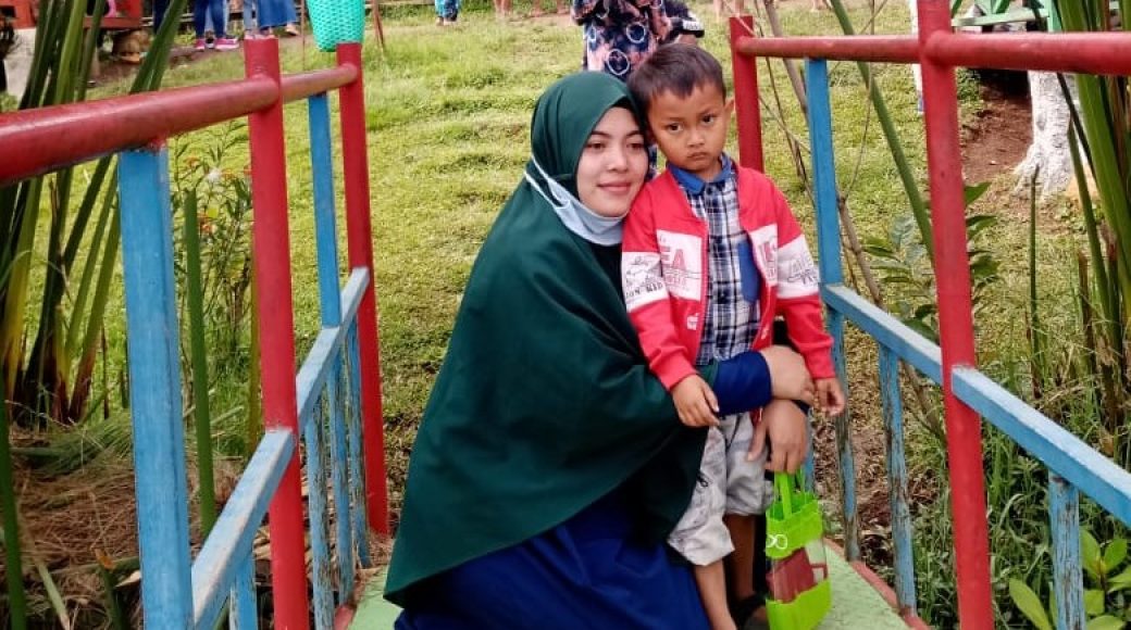Tari (Ibu Rumah Tangga)
