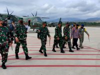 Pangkoarmada II saat mendampingi Panglima TNI dalam kunjungan di Palu Sulteng