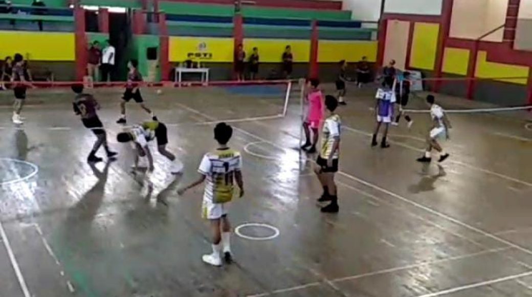 Pertandingan ujicoba Sepaktakraw di GOR Sepaktakraw Welahan Jepara