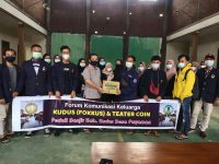 UPGRIS (Forum Komunikasi Keluarga Kudus Universitas PGRI Semarang) dan Teater Coin Universitas Muria Kudus, bersama-sama untuk melakukan kegiatan penggalangan dana