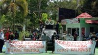 GMHST saat menggelar demonstrasi di depan Kanwil Kemenkumham Sultra (Foto : Ismith)