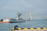 KRI Ahmad Yani Tampak dari teluk Kendari