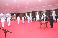 Gubernur Sultra saat Melantik para bupati dan wakil bupati