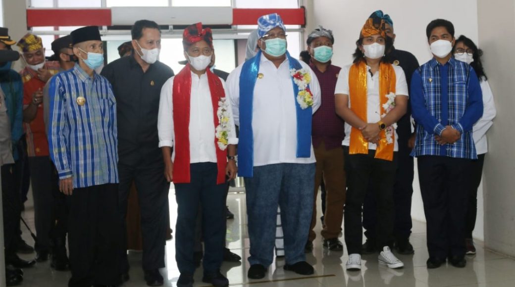 Gubernur Sultra, Ali Mazi, bersama Kepala BKPM, Bahlil Lahadalia, wali kota Baubau, ketua Hipmi dan rombongan