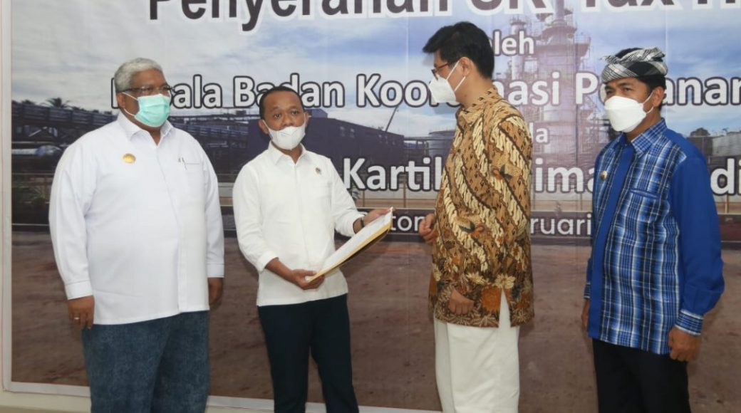 Gubernur Sultra dan kepala BKPM saat berkoordinasi dengan pihak PT Kartika Prima Abadi.
