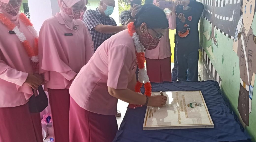 Gedung TK Bayangkari Diresmikan Peggy Yan Sulta