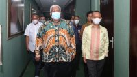 Gubernur Sultra, Ali Mazi dan Kepala BKPM, Bahlil Lahadalia saat memasuki gedung BKPM RI