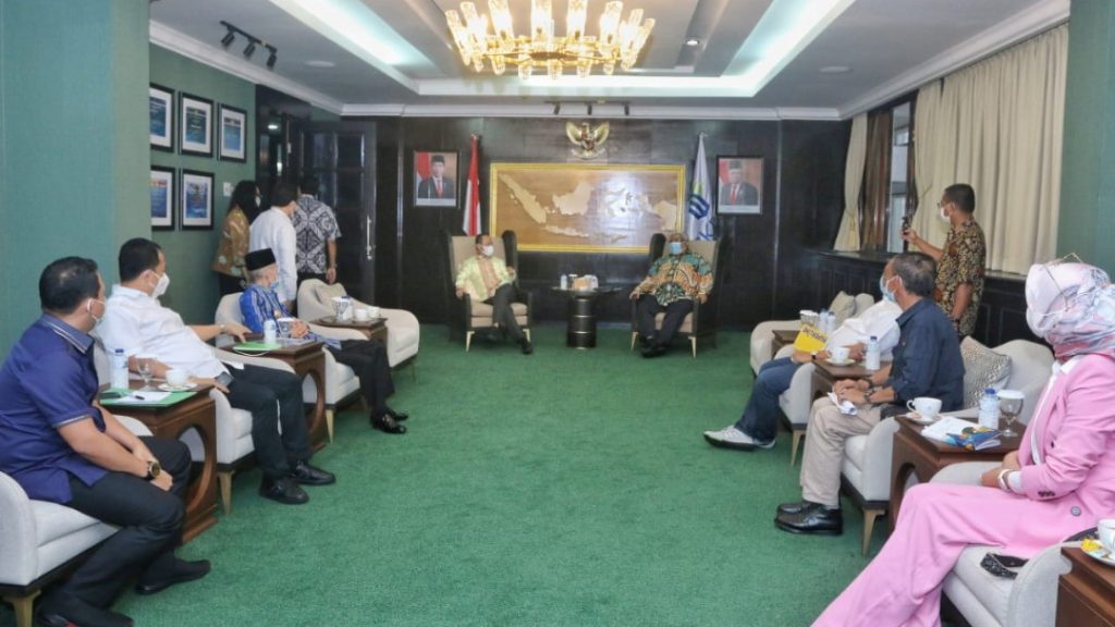 Gubernur Sultra bersama rombongan saat diskusi di ruang kepala BKPM