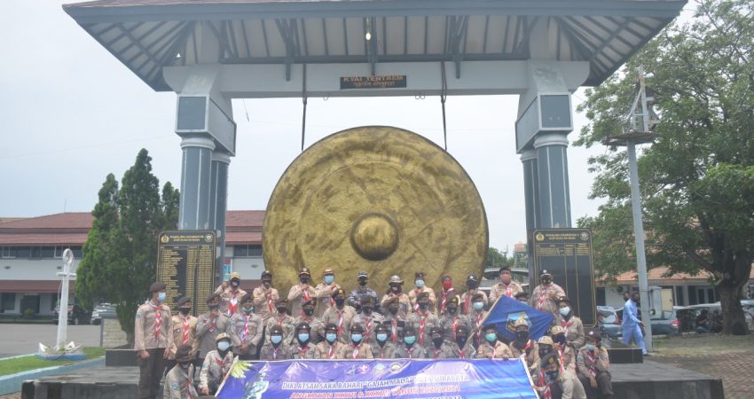 Peserta Diklat foto bersama di depan gong kyai tentrem