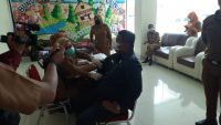 Anggota DPRD Kota Kendari saat mengikuti vaksinasi tahap pertama