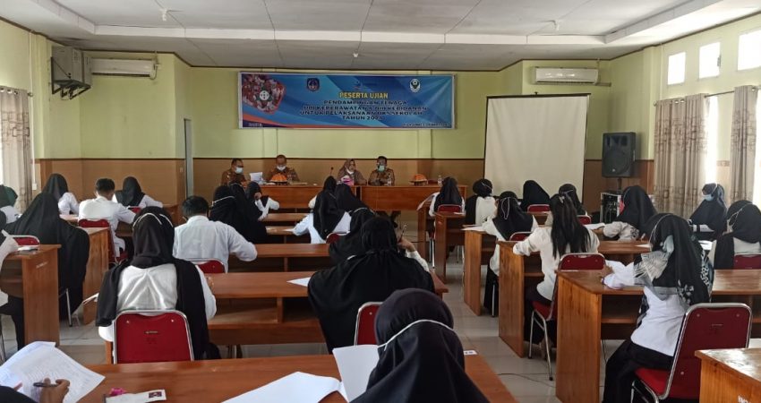 Foto Proses Ujian Pendamping UKS di Aula Dinkes Kabupaten Kolaka