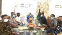 Pertemuan antara Wali Kota Baubau bersama kuasa hukumnya dan LM. Ishaq Anhar bersama kuasa hukumnya