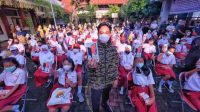 Wali Kota Surakarta, Gibran Rakabuming bersama siswa SD