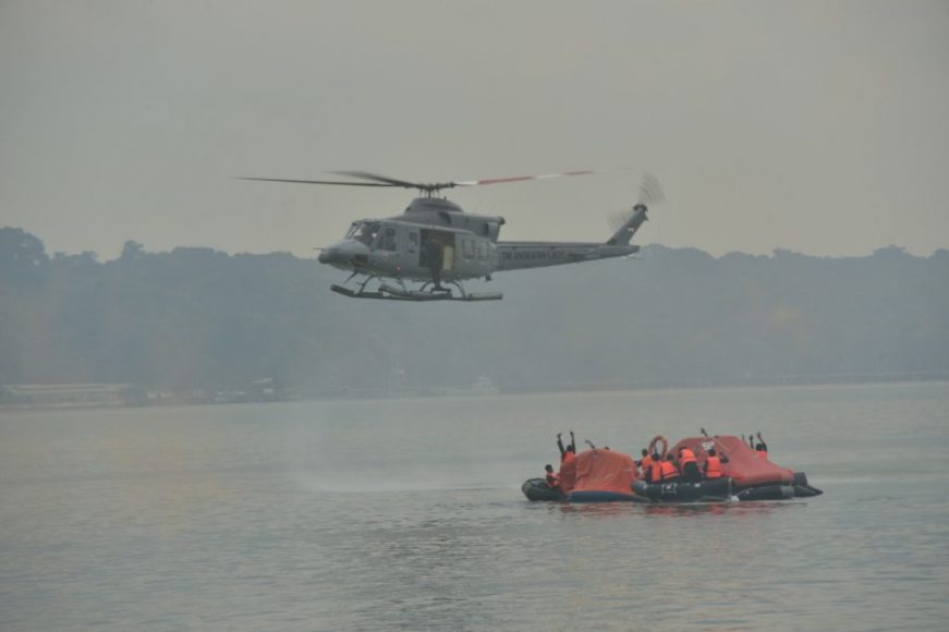Latihan sea survival koarmada II