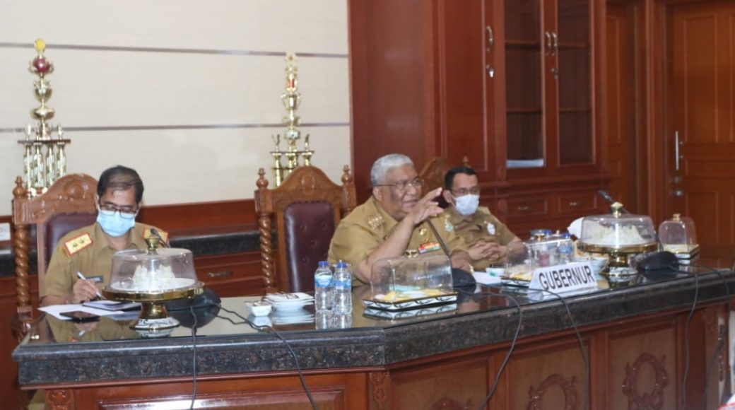 Dalam rapat itu, Gubernur himbau untuk segera membentuk tim guna pengecekan lahan