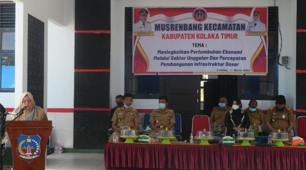 Plt Bupati Koltim saat membuka Musrembang tingkat kecamatan di Koltim