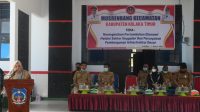 Plt Bupati Koltim saat membuka Musrembang tingkat kecamatan di Koltim