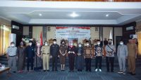 Foto bersama usai rapat paripurna