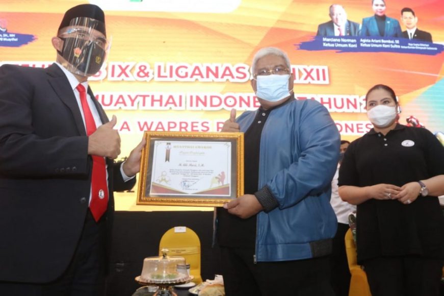 PBMI Beri Muaythai Award ke Gubernur Sultra
