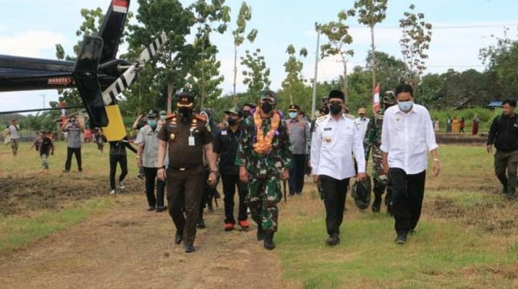 Pangdam XIV/Hsn Dianugerahi Gelar Kerajaan Moronene