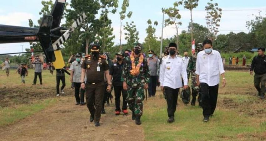 Pangdam XIV/Hsn Dianugerahi Gelar Kerajaan Moronene