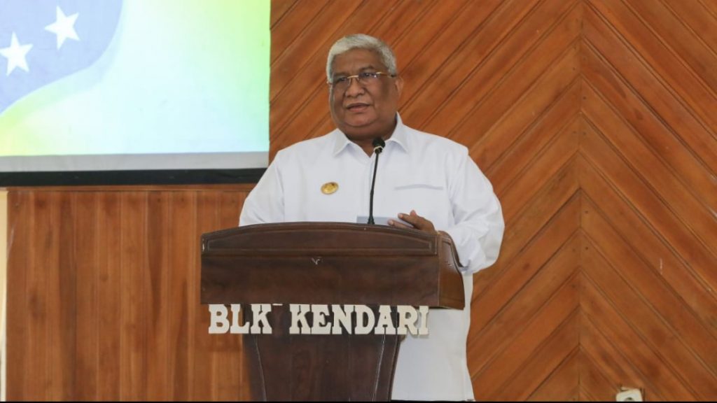 Gubernur Sultra, Ali Mazi, SH saat memberikan sambutan